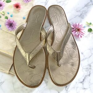 Coach Women's Thong Sandal Size 8.5 Metallic Sliver Leather Slip On Slide Flat